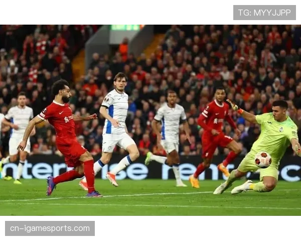 VAR长时间审查纽卡斯尔联进球,焦点在于角球进攻中是否存在犯规 VAR长时间审查纽卡斯尔联进球,焦点在于角球进攻中是否存在犯规